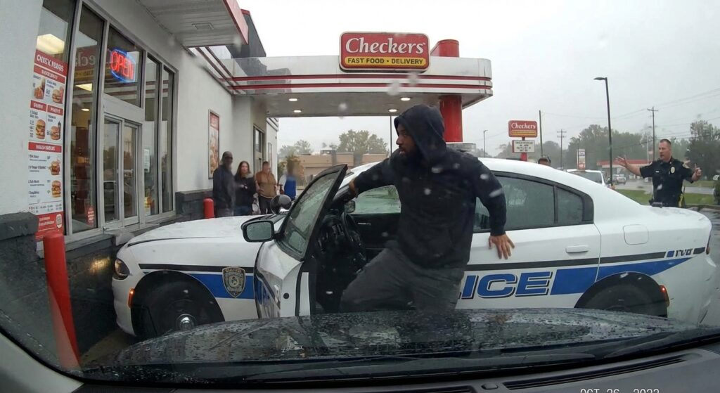 Image for: Man Arrested for Stealing Cop Car While Officer Was Inside Arresting Him